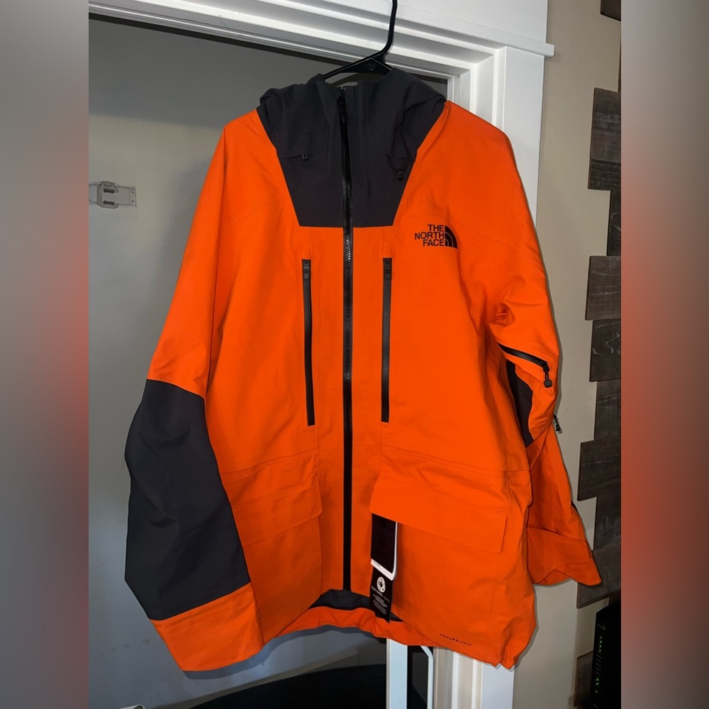 The North Face ACAD Men’s Ski Jacket SIZE XL